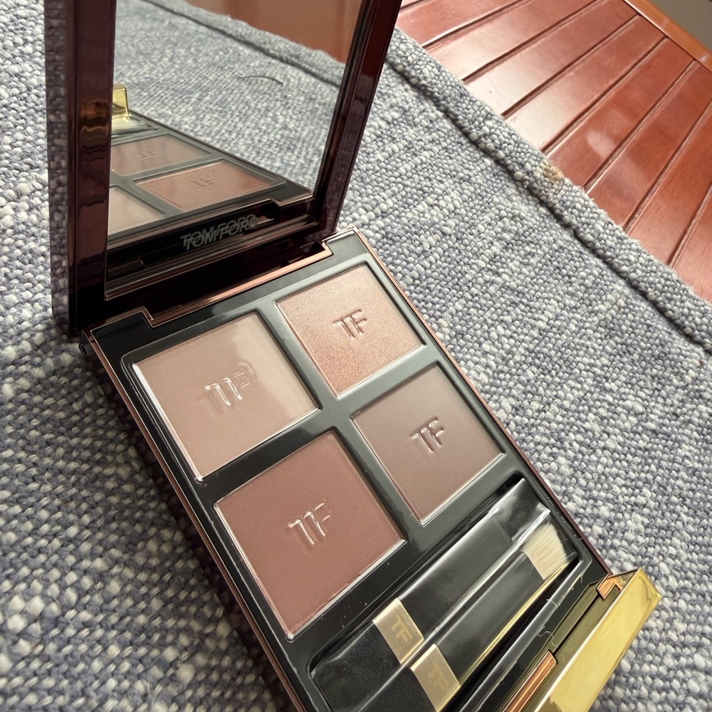 Tom Ford Lipstick and Eyeshadow Set - Deep Red and Warm Brown - Picture 5 of 16